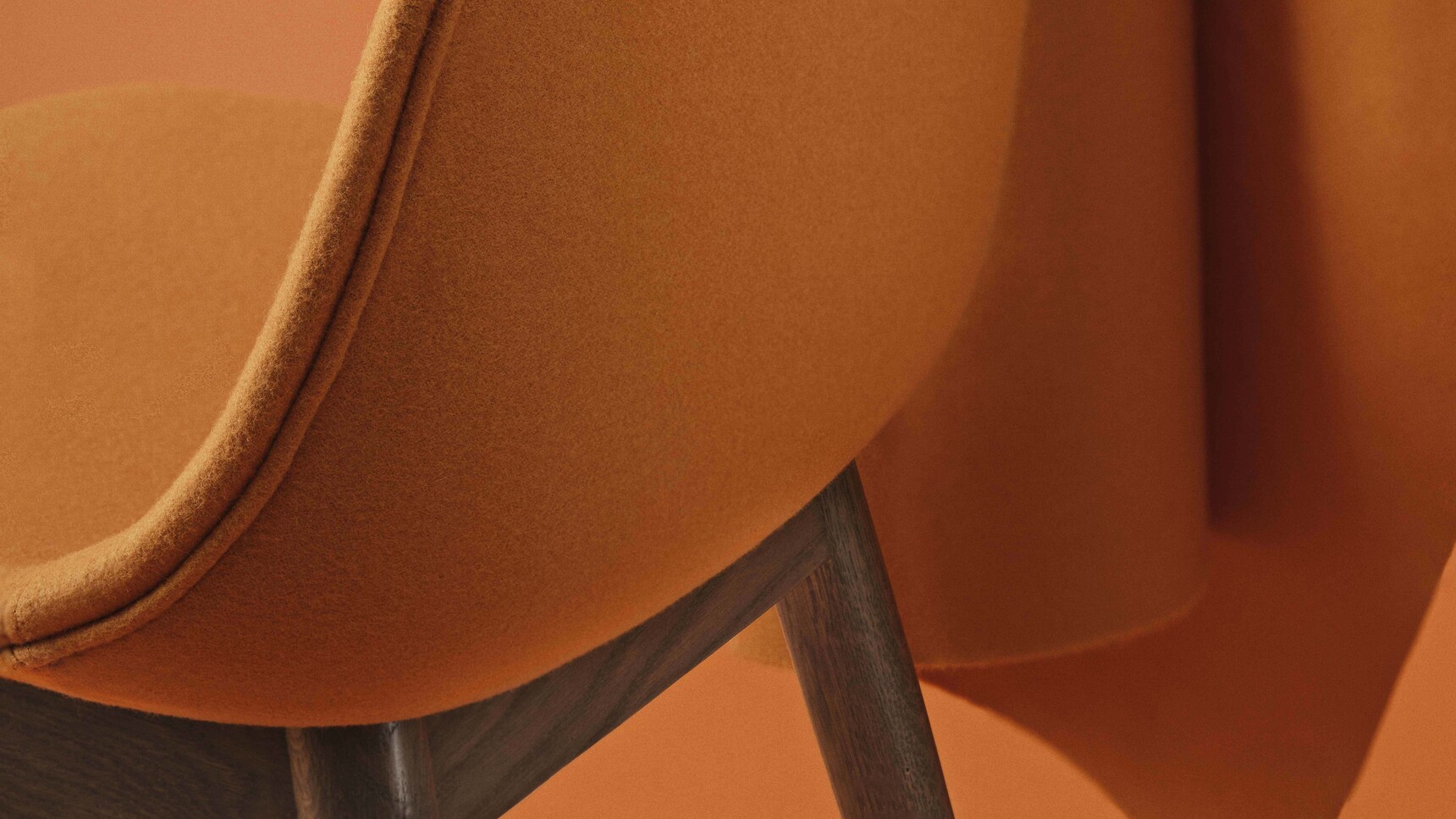 Muuto Fiber Side Hero 451 Stained Dark Brown Concept Detail Image