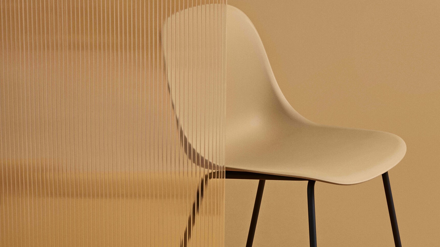 Muuto Fiber Side Chair Tube Base Black Ochre Concept Detail Image