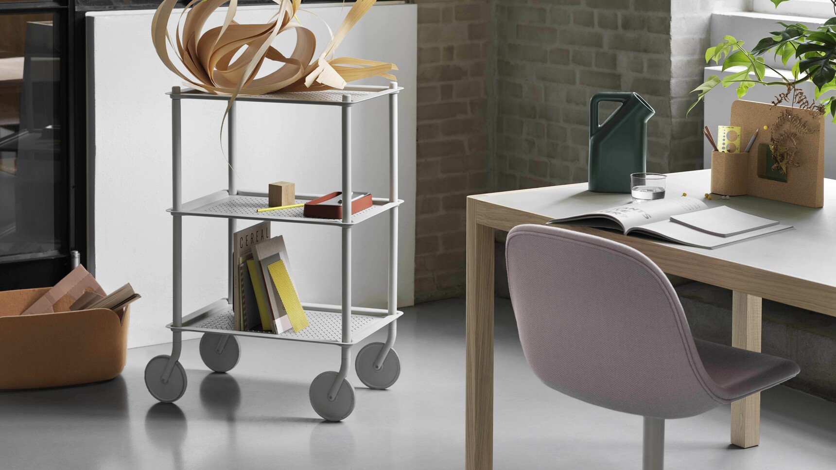 Muuto Fiber Side Chair At Table Detail Image