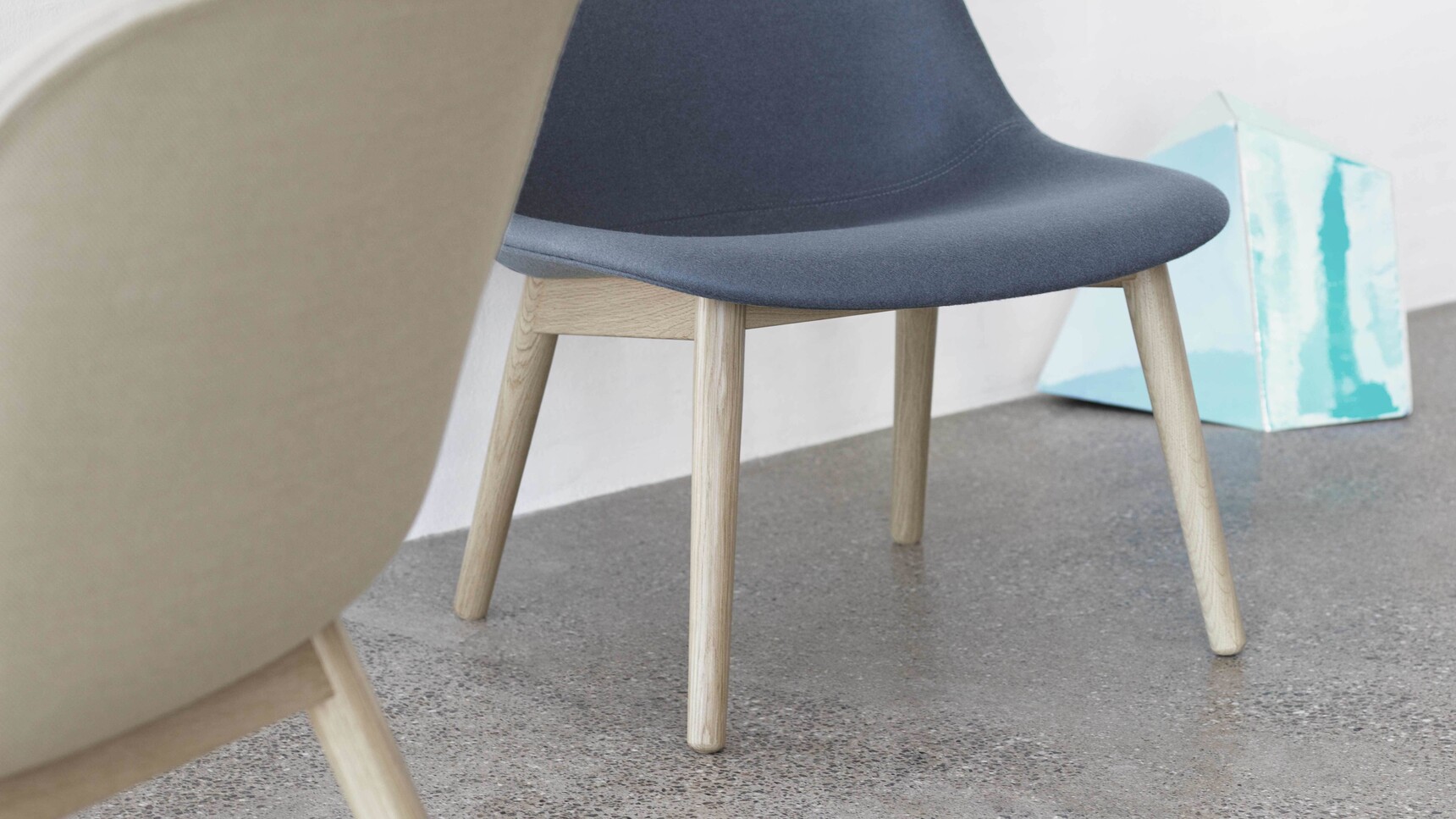 Muuto Fiber Lounge Wood Base Divina 154 St Trio 236 Detail Image