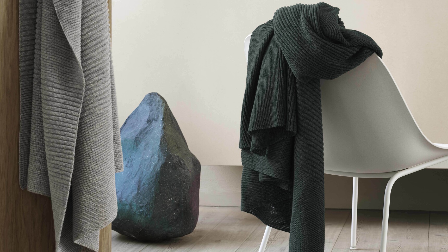 Muuto Rhythm Throw Light Grey Dark Green Fiber Lounge Tube Base Family Image