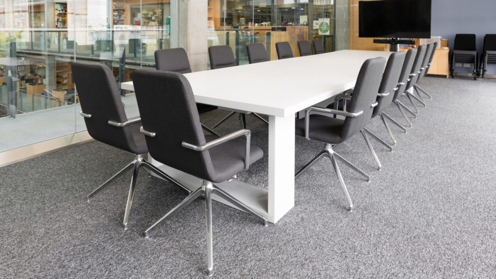 Workstories Accord Mid Meeting Chair 4-Star Pyramidal Base In Office Setting