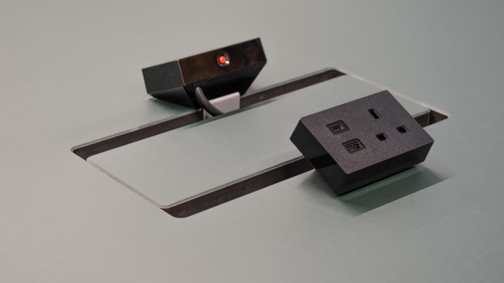 Workstories Nano Desktop Module Black Finish Detail Image