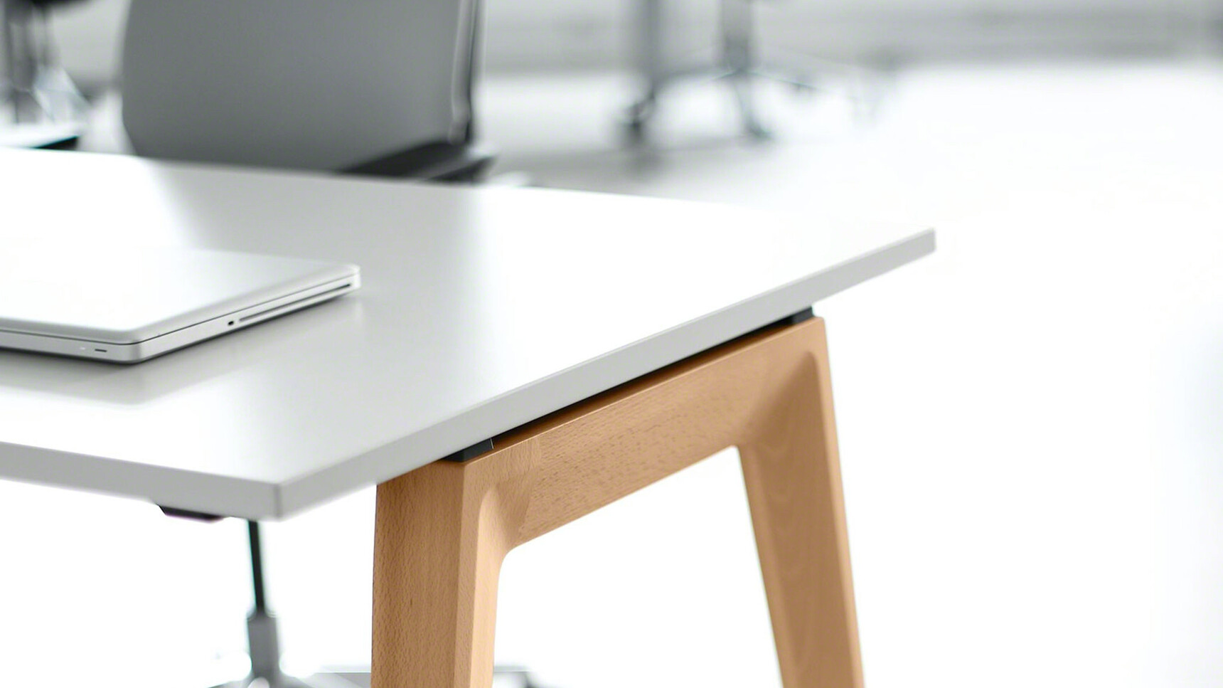 Steelcase B-Free Desk With White Table Top Finish And Wood Leg Finish Detail Image