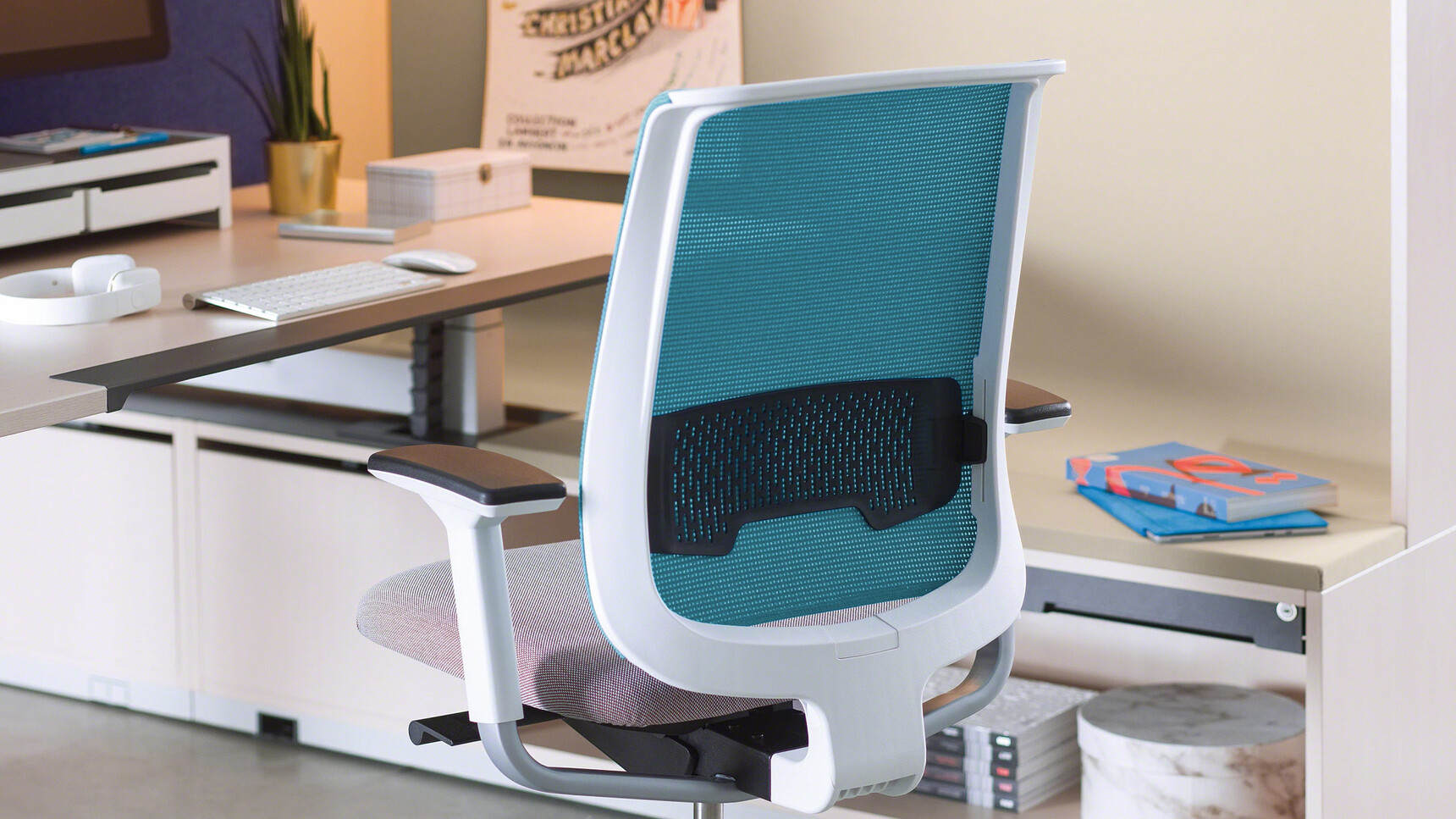 Steelcase Reply Air Colour Mesh Back Office Chair Blue Backrest Detail Image