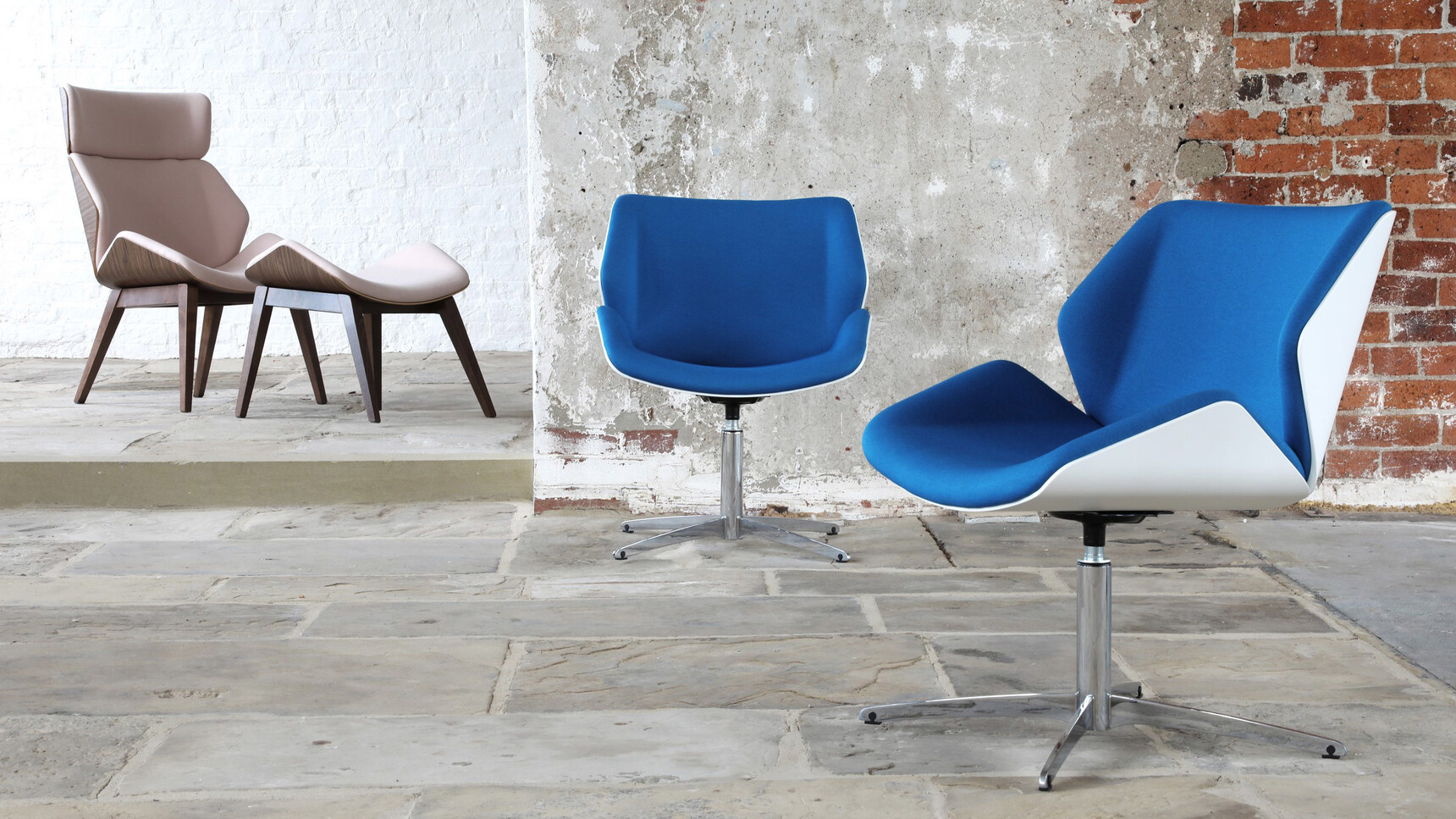 Elite Office Furniture Cascara Medium Back Lounge Chairs With Chrome Swivel Base Blue Upholstery White Frame Family Image