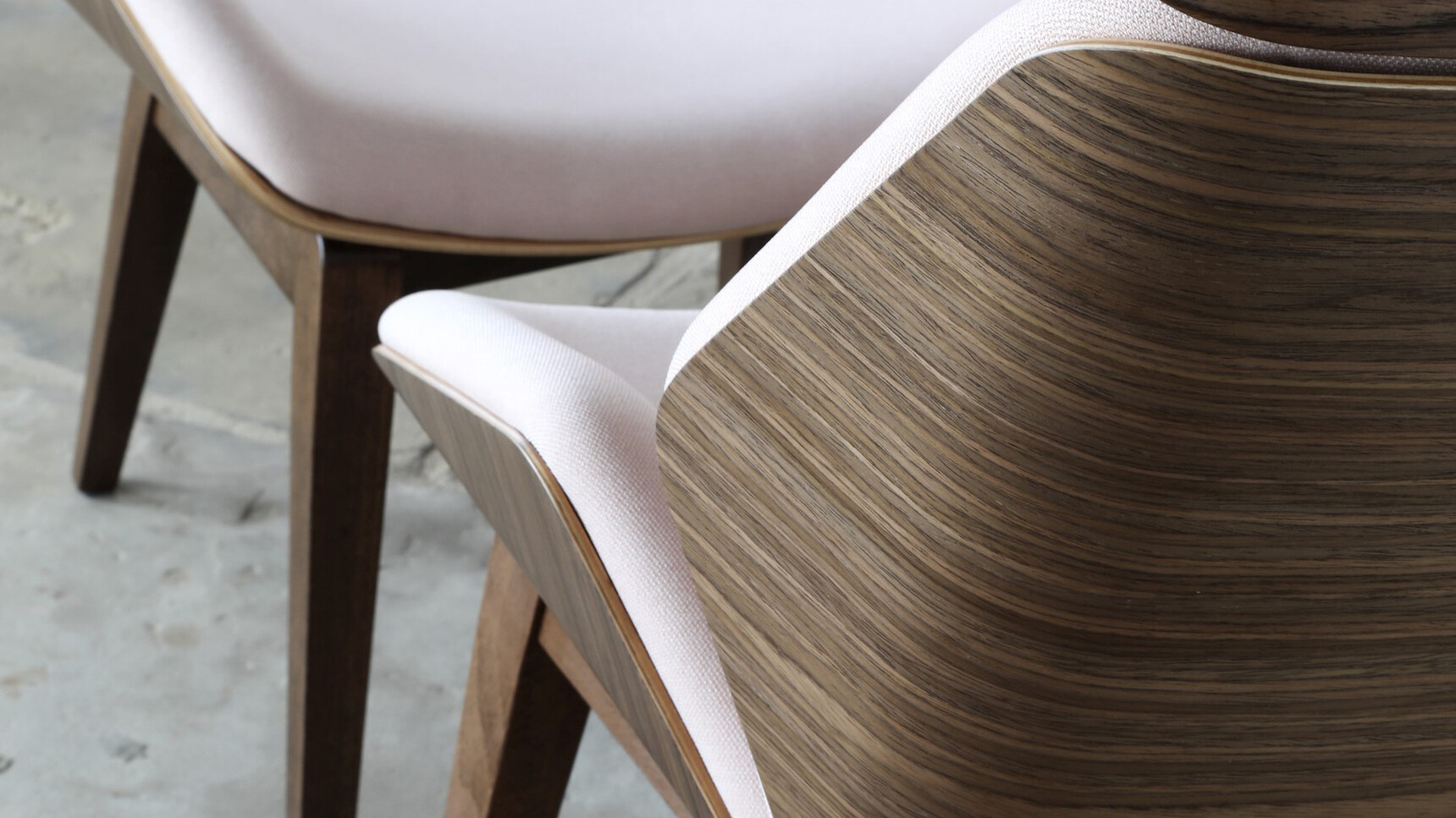 Elite Office Furniture Cascara High Back Lounge Chair With Four Leg Base Walnut Frame Detail Image