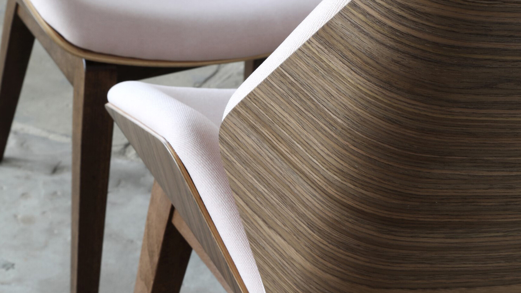 Elite Office Furniture Cascara Medium Back Lounge Chair With Four Leg Base Detail Image