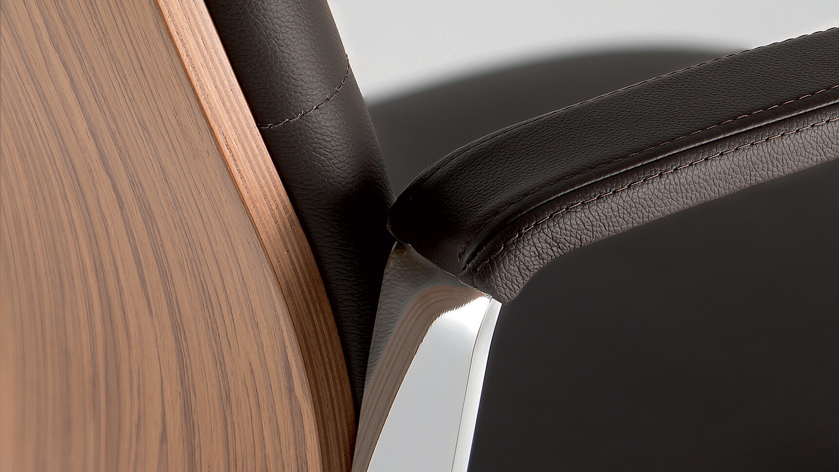 Quadrifoglio Directa Executive Highback Armchair With Black Upholstery And Black Chrome Armrest And Wood Back Finish Detail Image