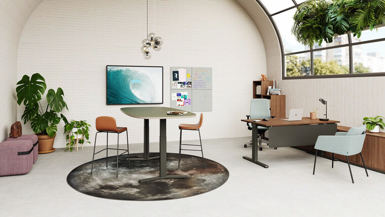 Steelcase Migration SE Height-Adjustable Meeting Table With T-Leg With Merle Legs With Migration SE Desk In Collaboration Area