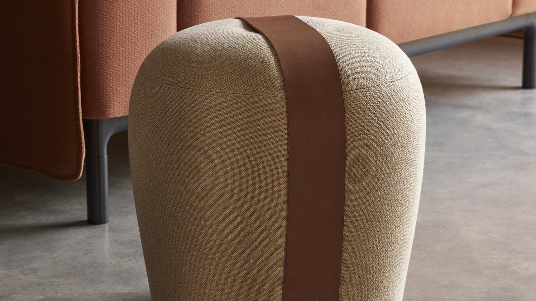 Modus Belt Stool Tan Leather Detail Image