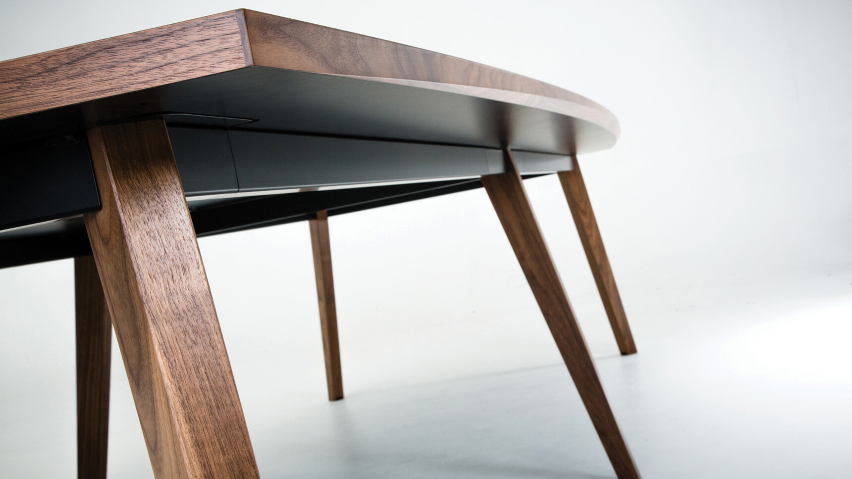 Verco Martin Barrel Shaped Meeting Table 6 Leg Detail Image