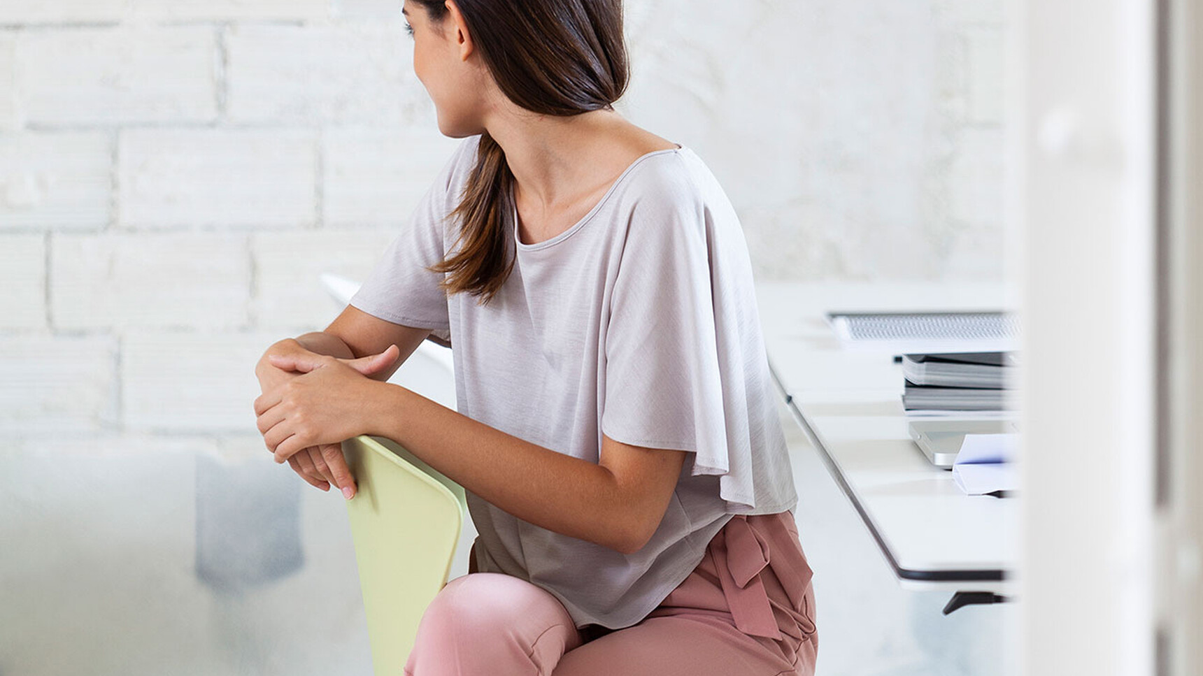 Actiu Talent Series 100 Rectangular Desk With Levelers Detail Image Of Woman In Education Setting