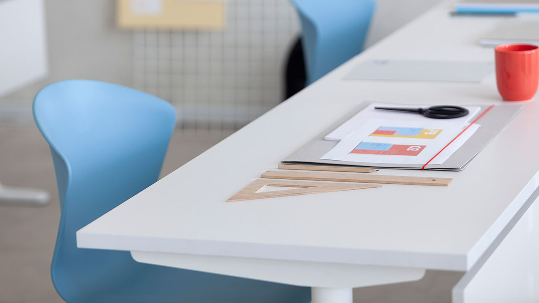 Actiu Talent Series 100 Rectangular Desk With Levelers Detail Image Of Desks With Blue Chairs