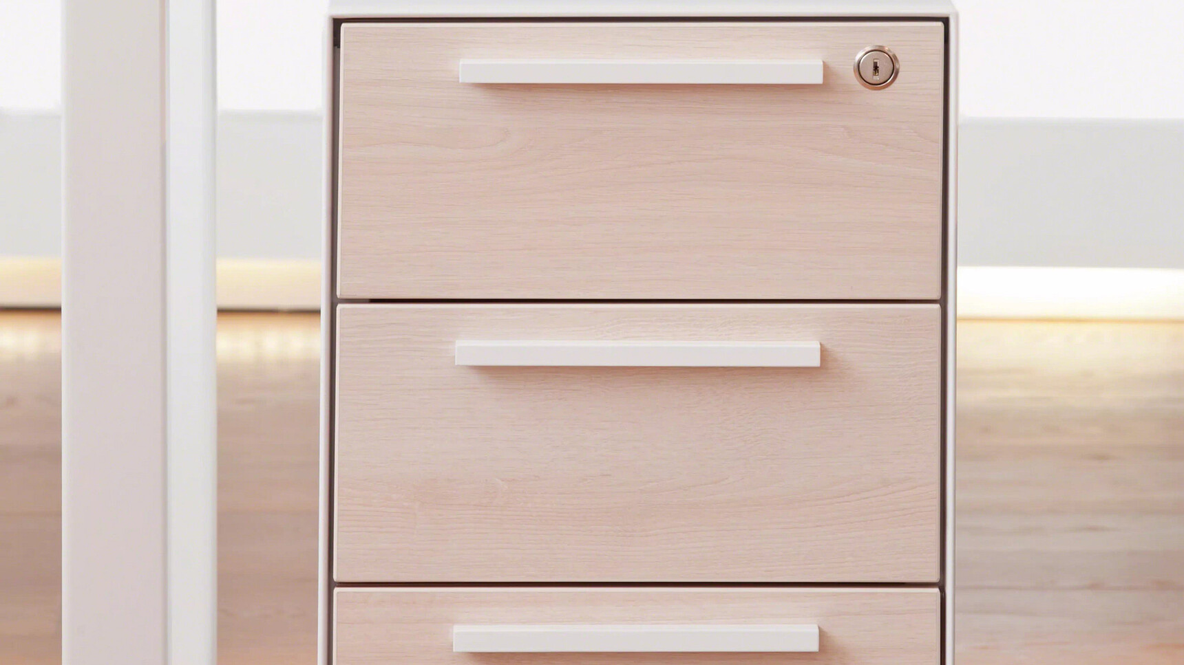 Steelcase Volum Art Three Drawer Pedestal On Castors Melamine Front Detail Image