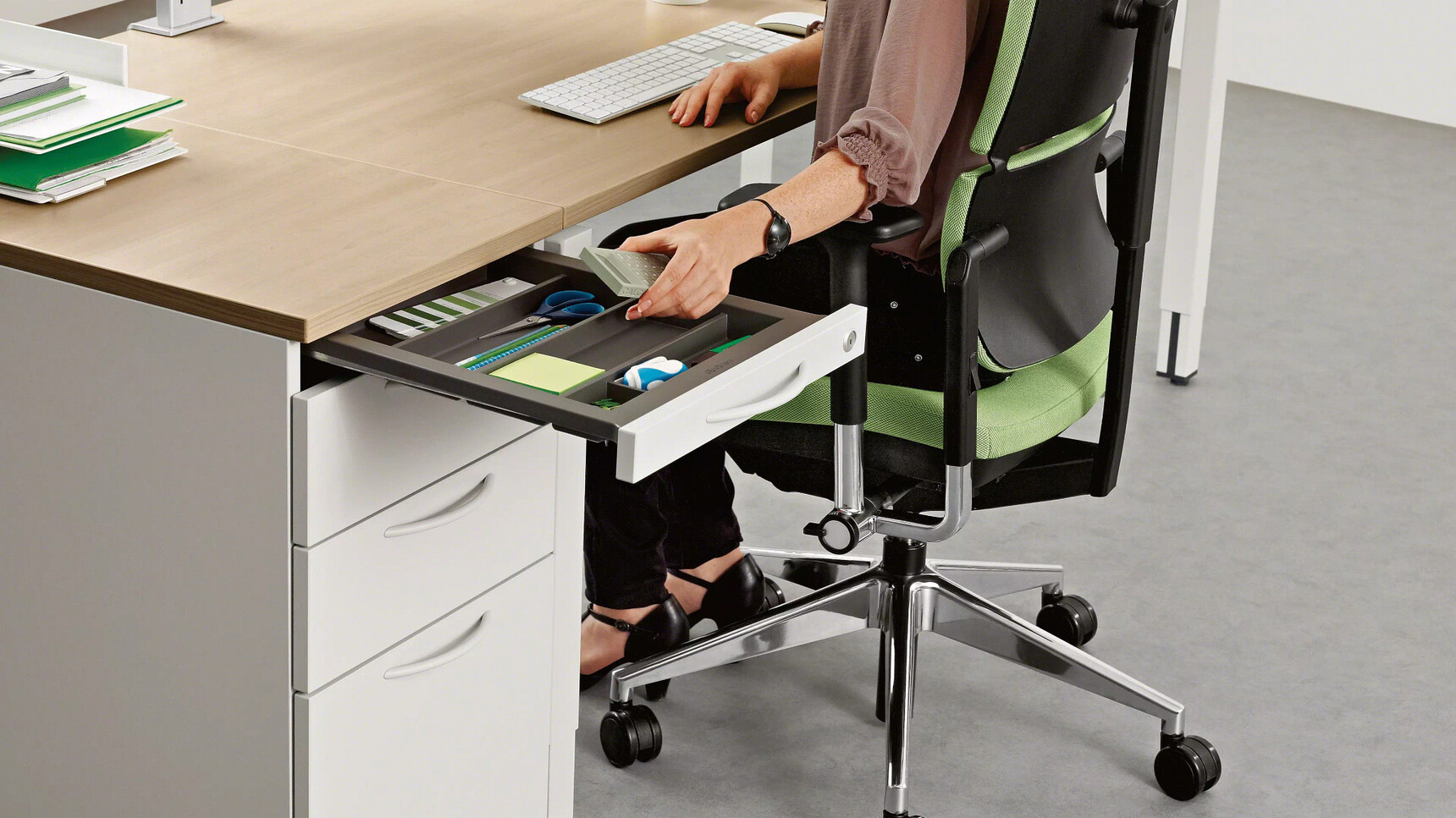 Steelcase Implicit Four Drawer Desk High Pedestal Melamine With Pen Draw Open Detail Image