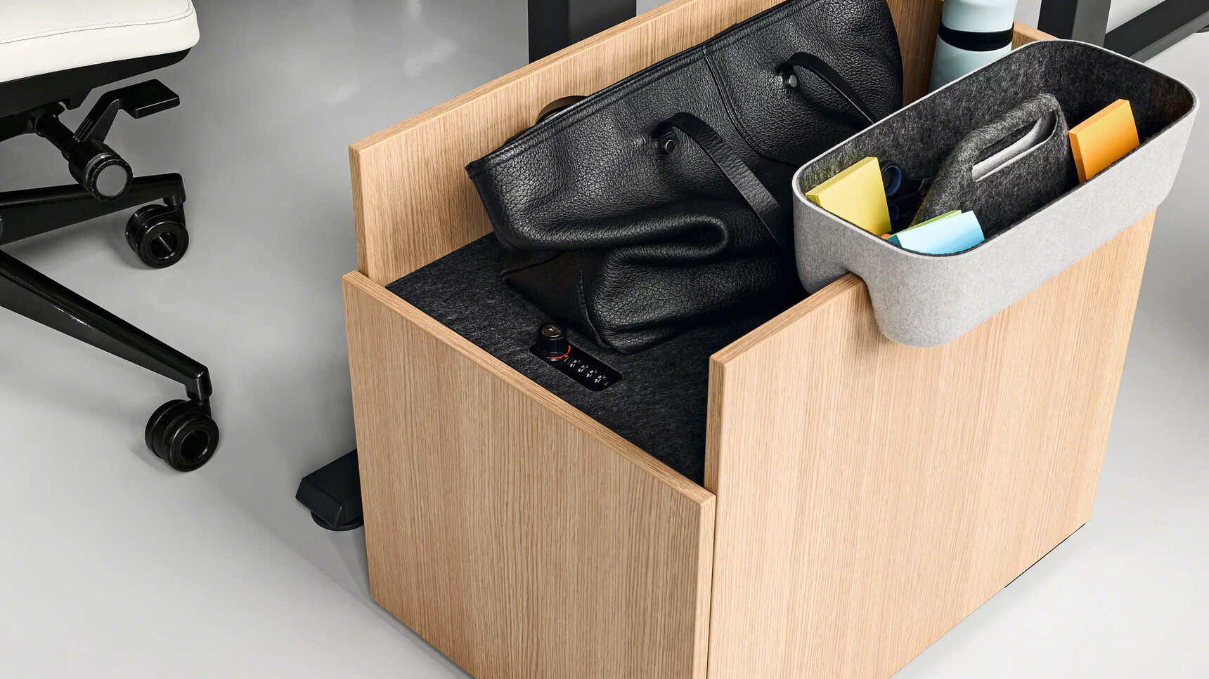 Steelcase Implicit Lease Bag Drop Keyless On Castors Family Image