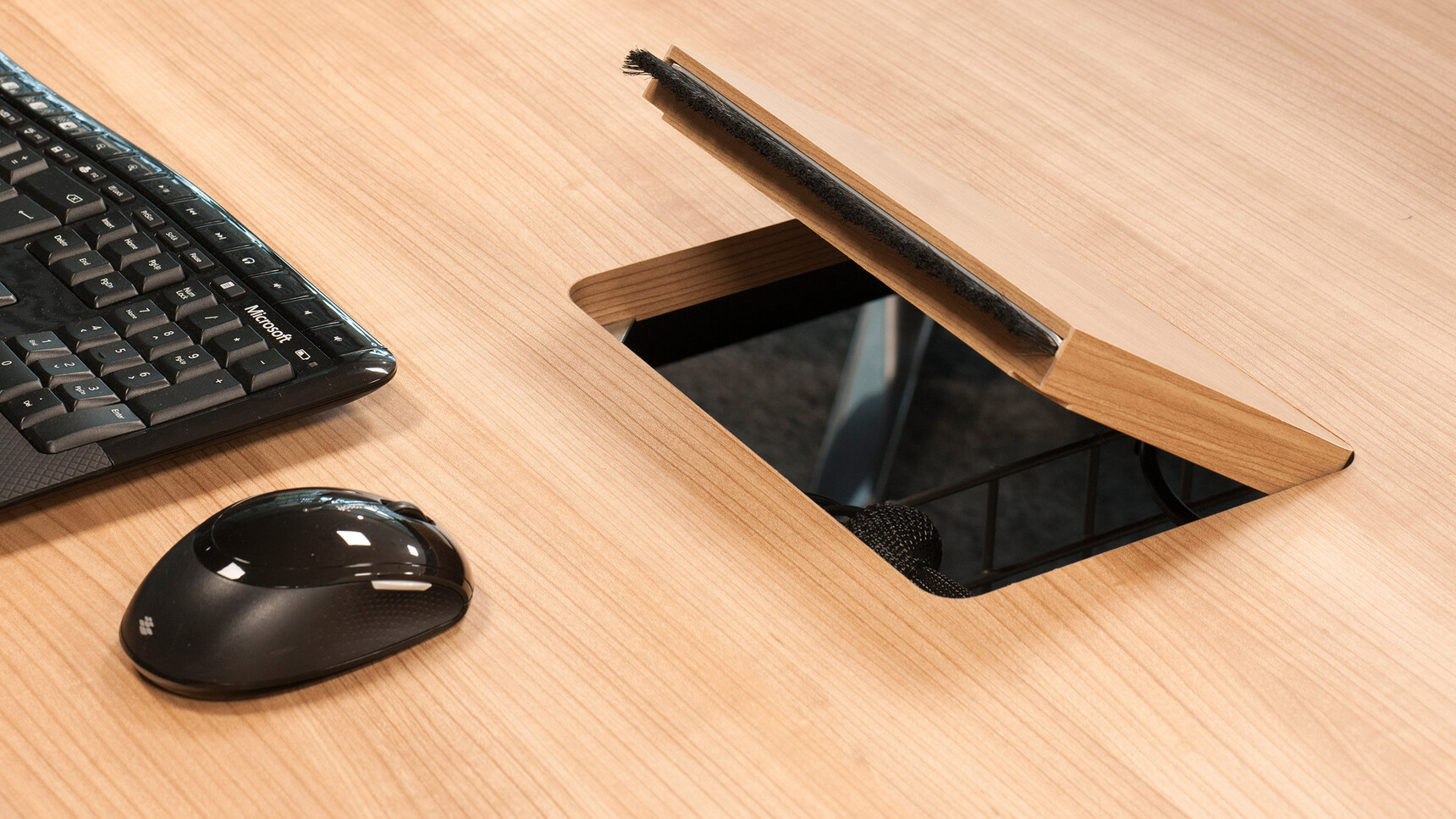 Orangebox Lano Soft Square Meeting Table Detail Image Of Access Flap Open