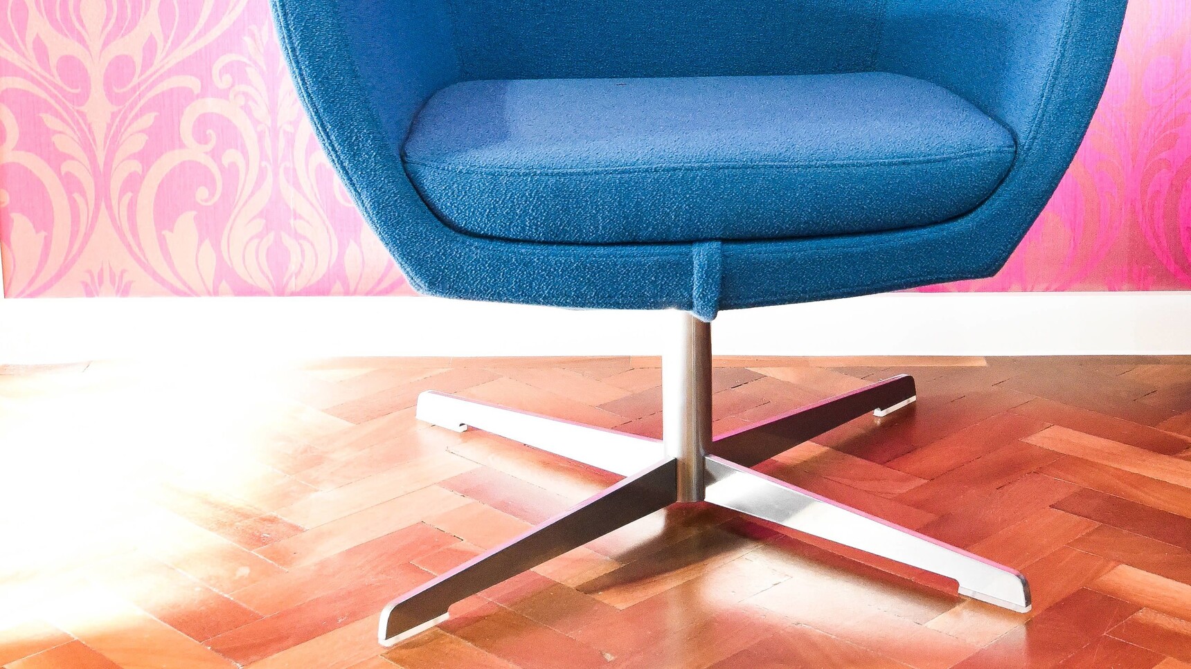 Connection Mae Medium Back Lounge Armchair With Metal Base Detail Image Of Base