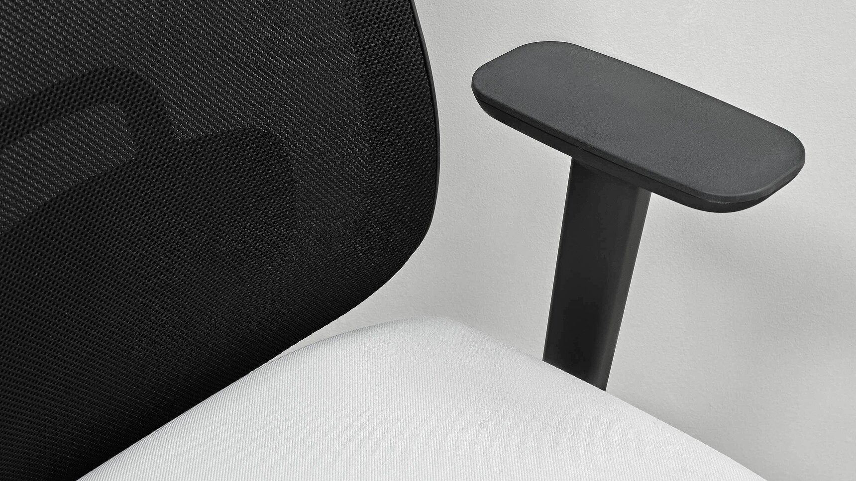 Boss Design Sia Mesh Back Office Chair Seaqual Knitted At Desk Detail Image