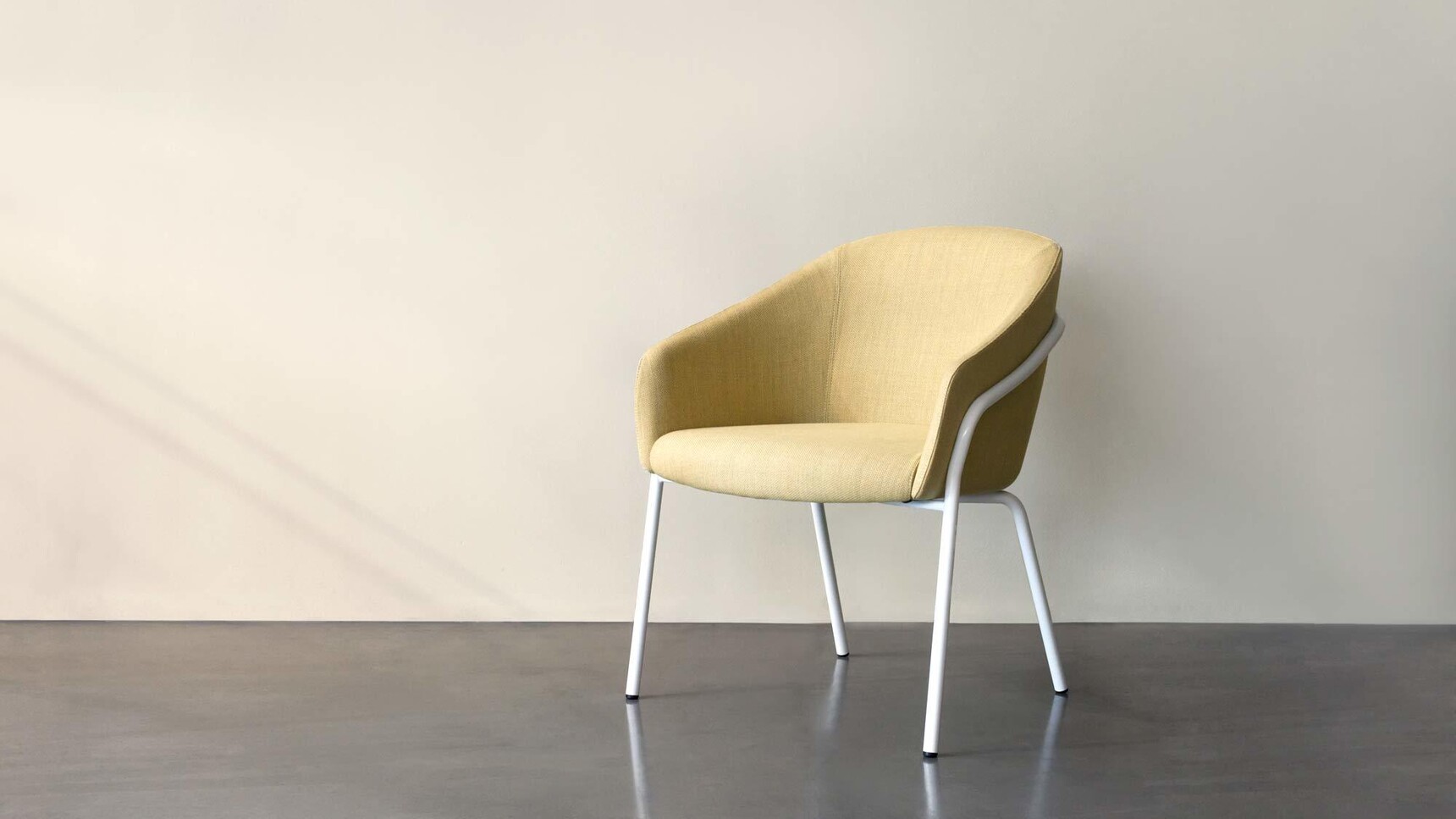 Boss Design Paloma Lounge White Frame Family Image