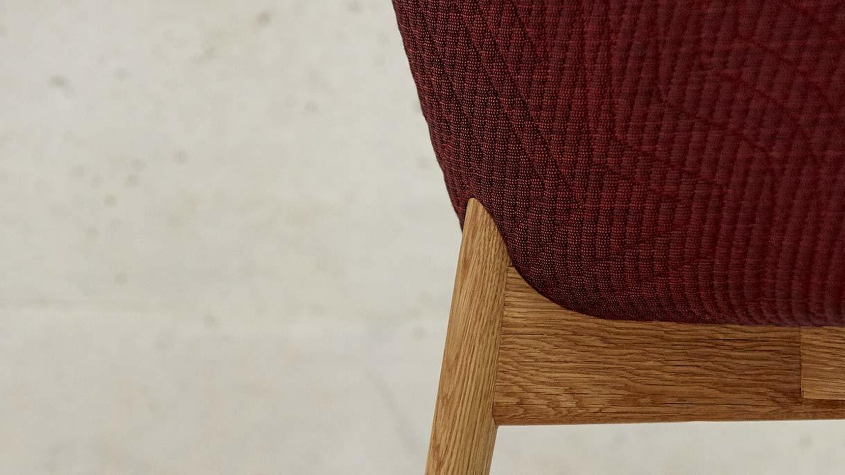 Paloma Lounge Wood Leg Detail 1