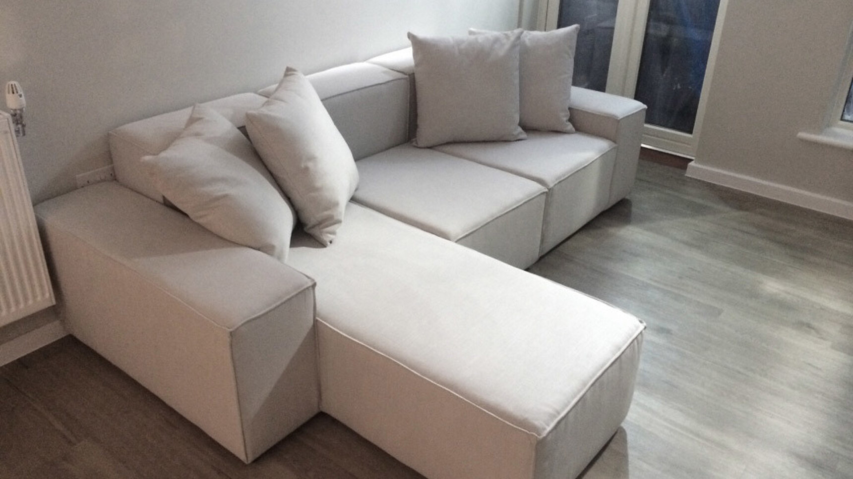 OB&B Seam Corner Chaise In Lounge Setting