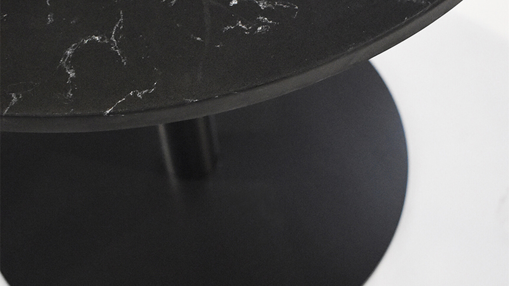 OB&B Club Pedestal Black Detail Image