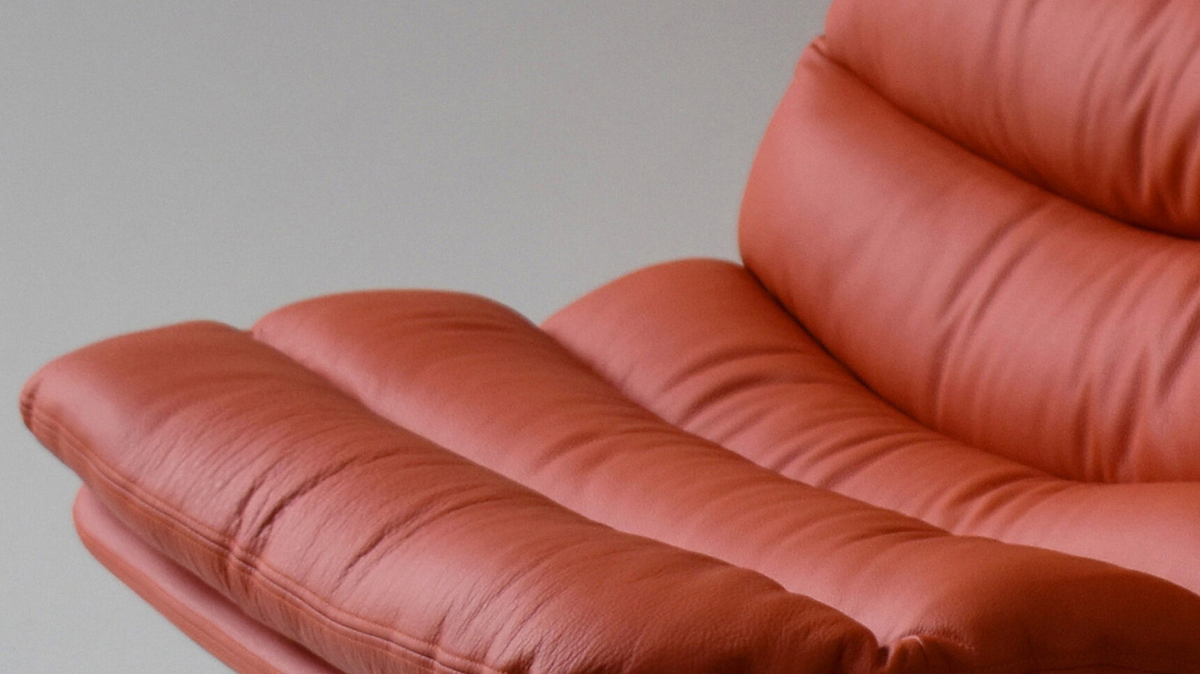 OB&B Lux Lounge Chair Leather Detail Image