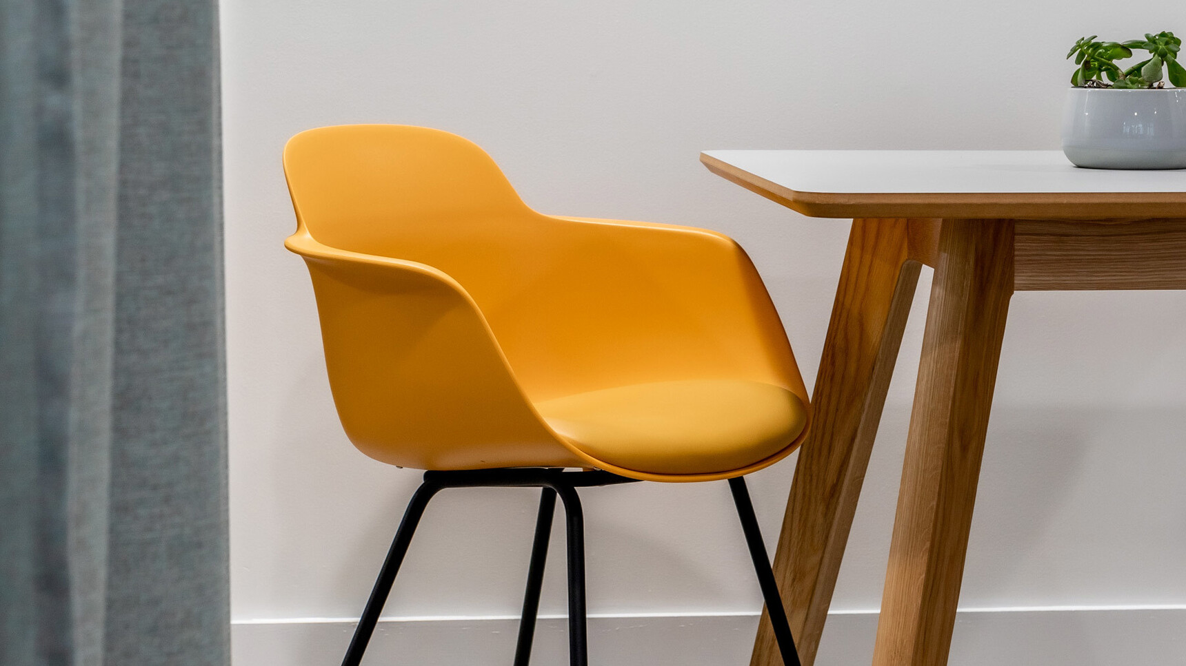 Connection Luna Work Cafe Chair Peach Finish Detail Image