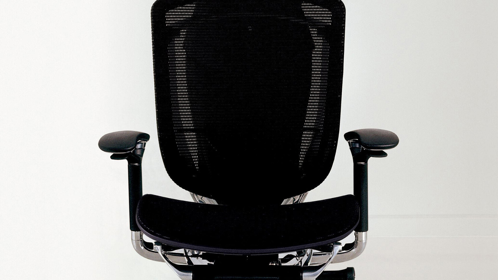 Okamura Contessa II Mesh Seat & Back Office Chair With Black Cushion And Backrest With Polished Frame Finish With Black 4-D Adjustable Arms Detail Image