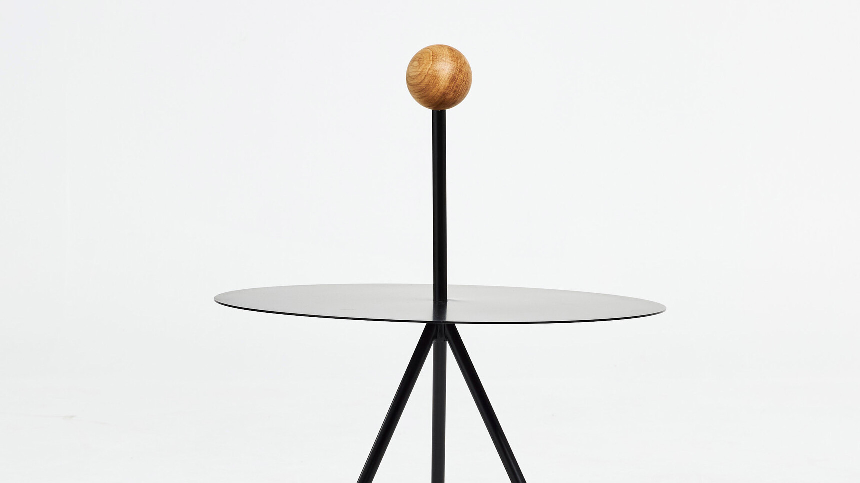 Viccarbe Trino Low Table With Oak Sphere Detail Image