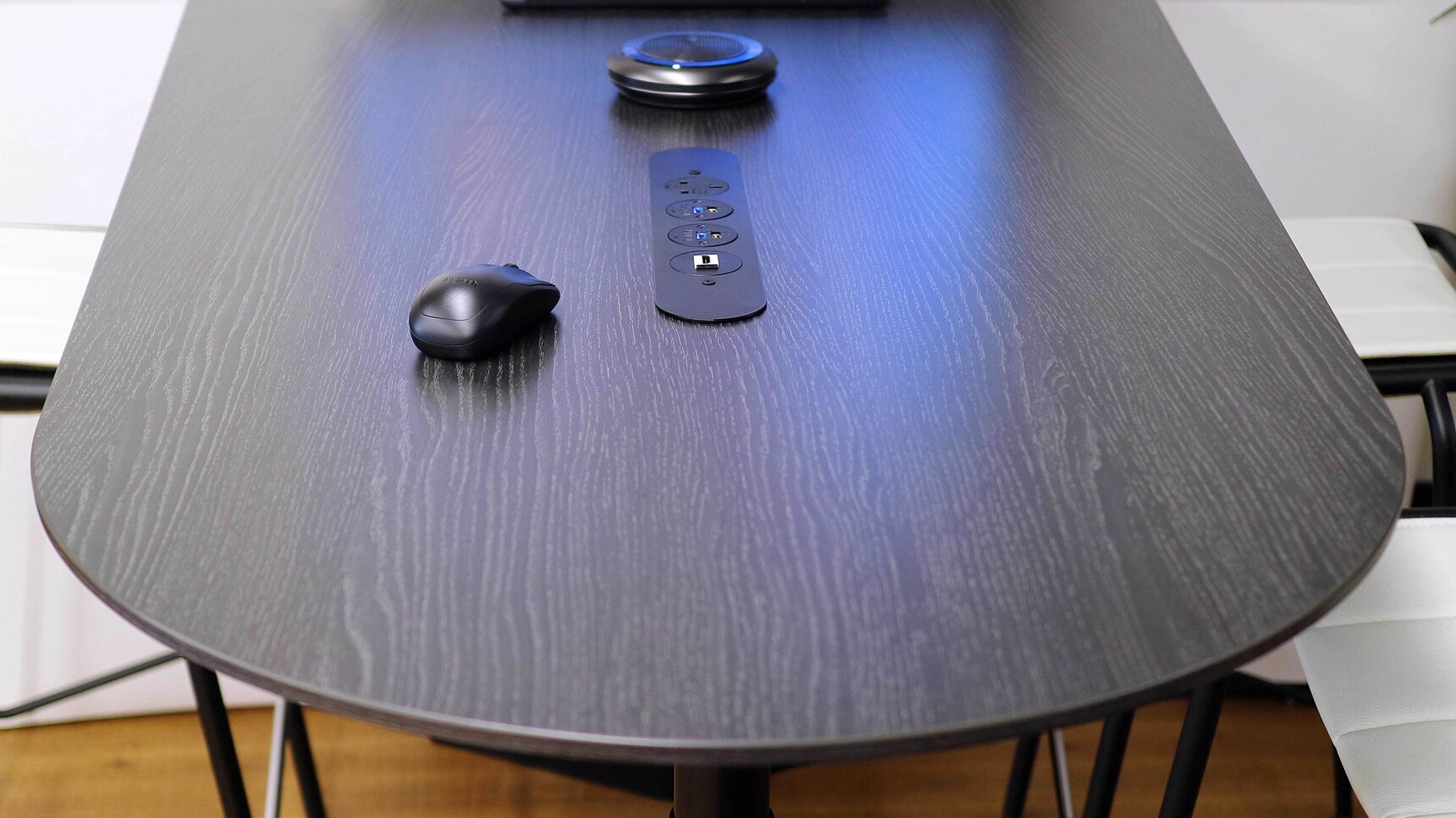 Workbench Pogo Shaped Rise and Fall AV Table Detail Image