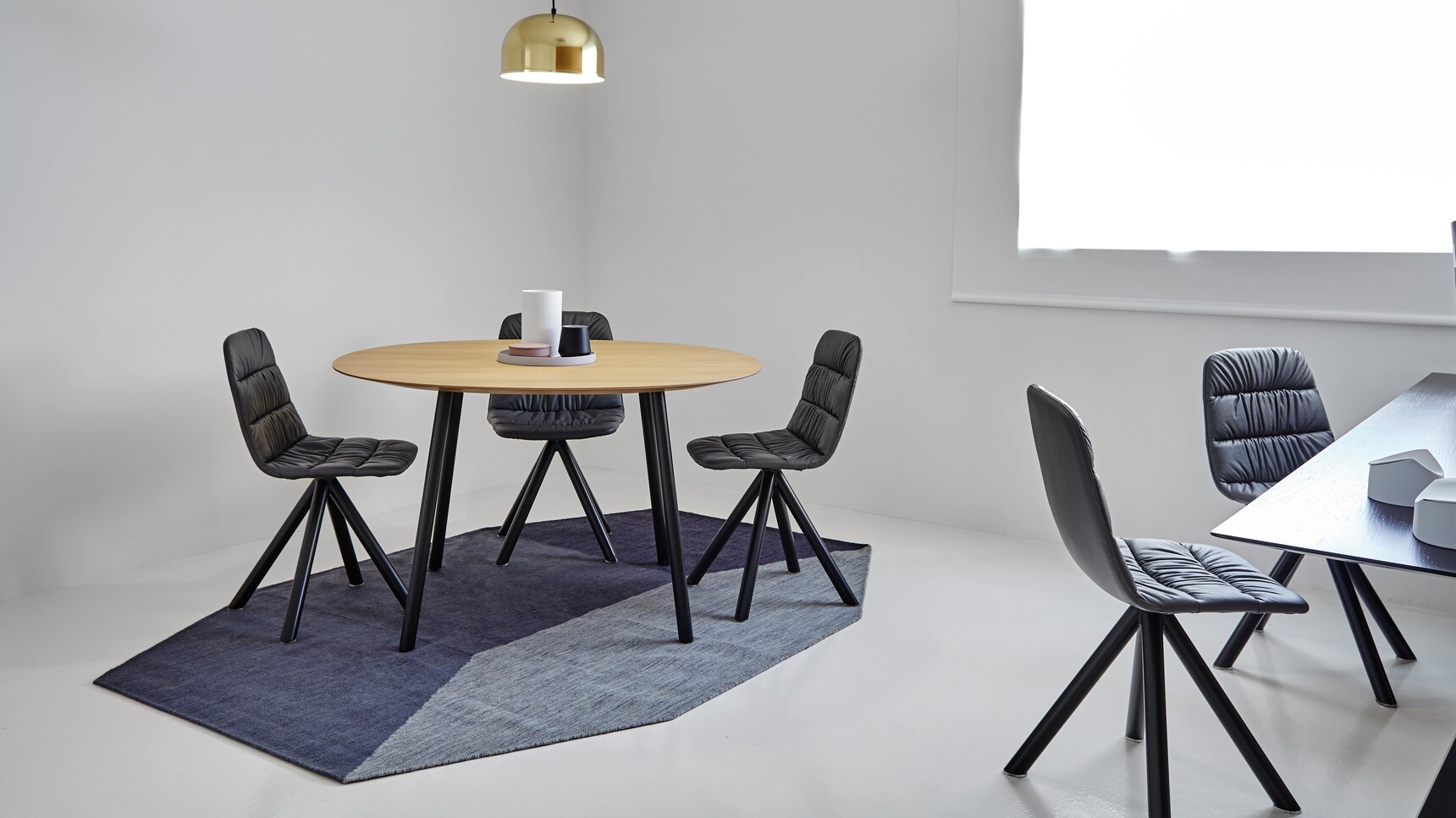 Viccarbe Maarten Circular Meeting Table With Three Chairs In Office Setting