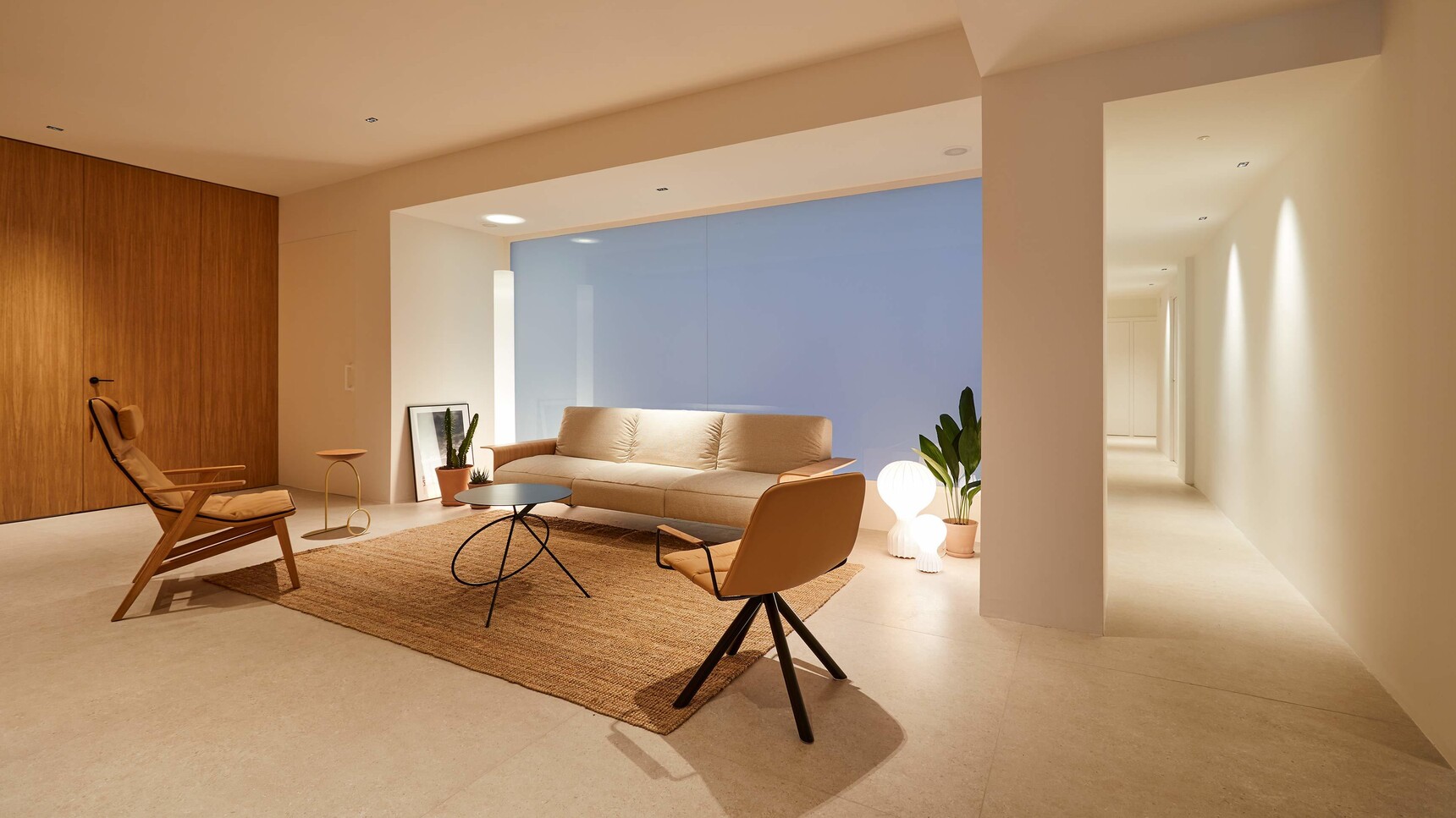 Viccarbe Maarten Lounge Chair Black Base With Bamba In Lounge Setting