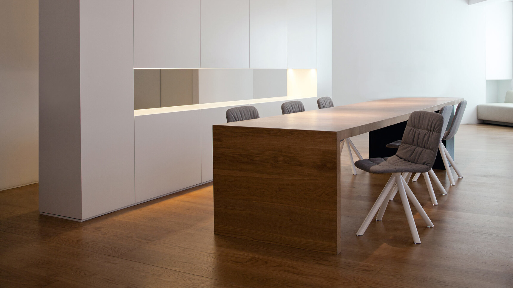 Viccarbe Maarten Soft Upholstered Chairs With Metal Swivel Bases White Bases At Table In Situ