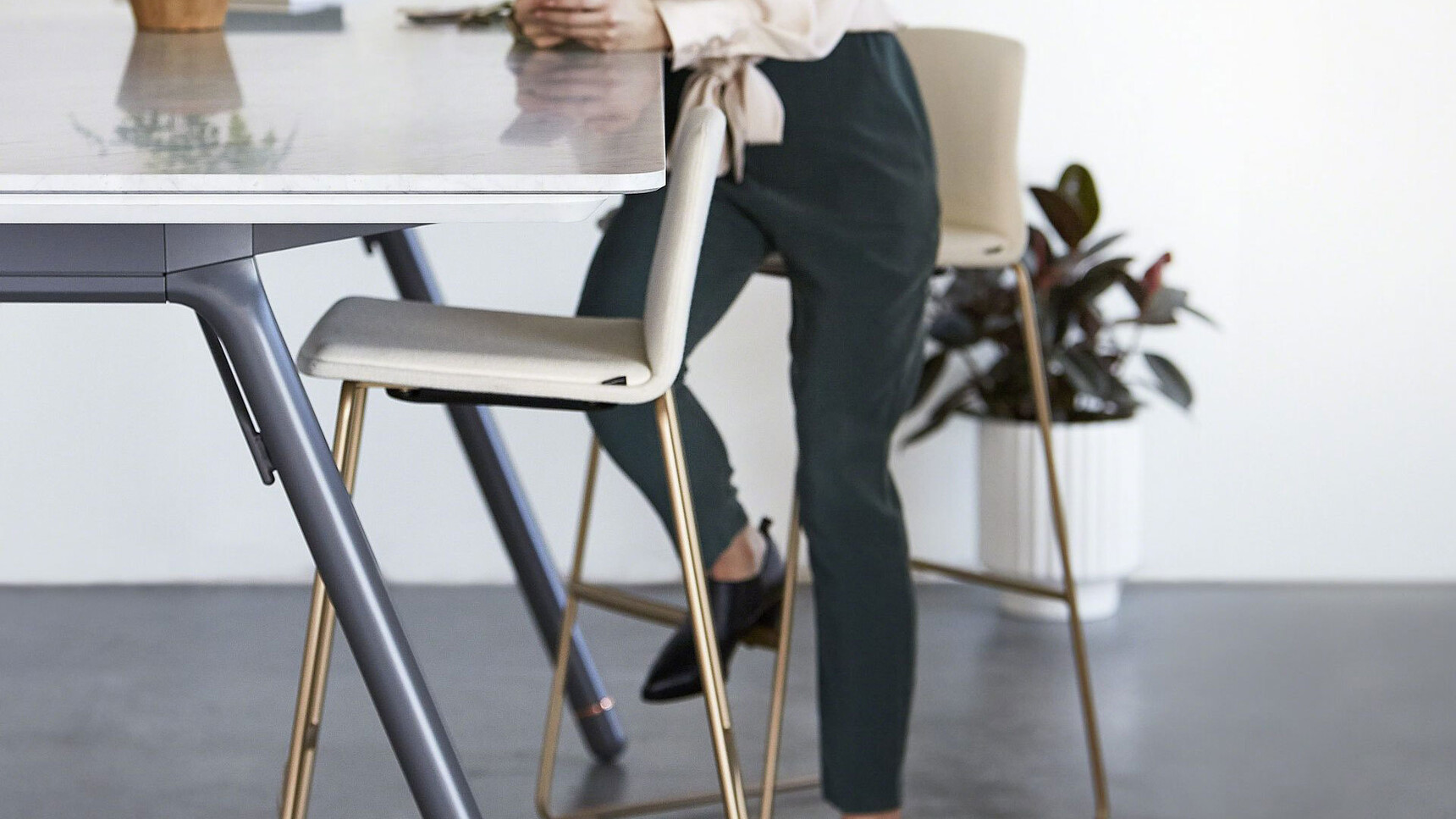 Coalesse Montara650 Upholstered Stool Detail Image