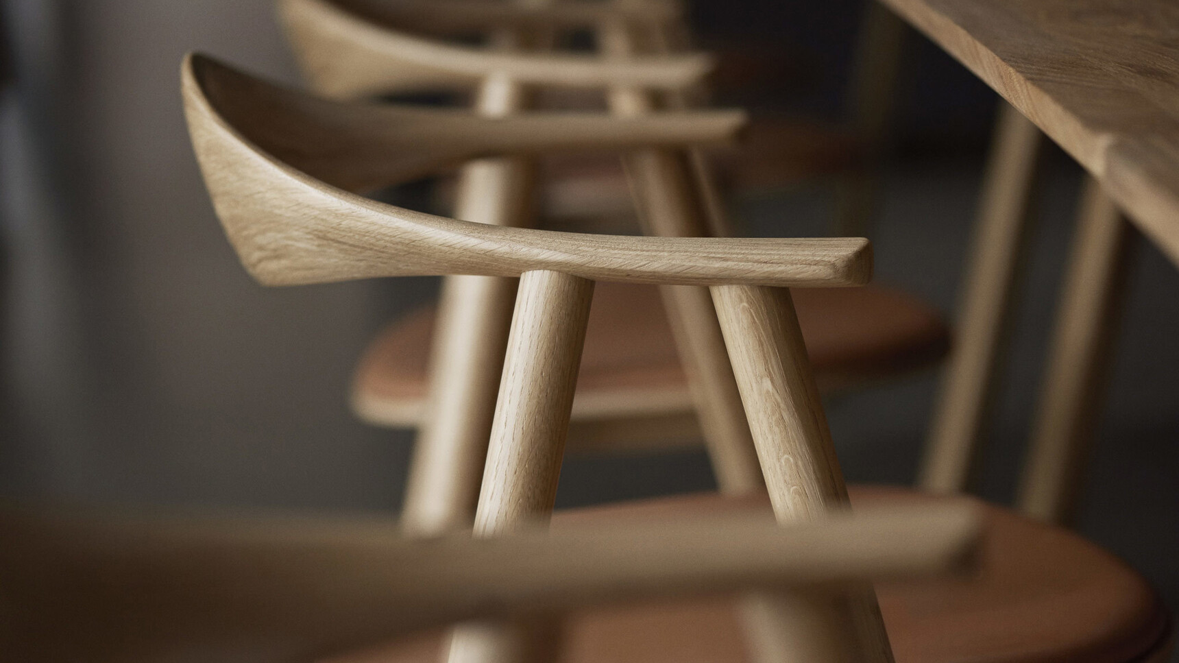 Bolia Swing Meeting Chair With Upholstered Seat Detail Image