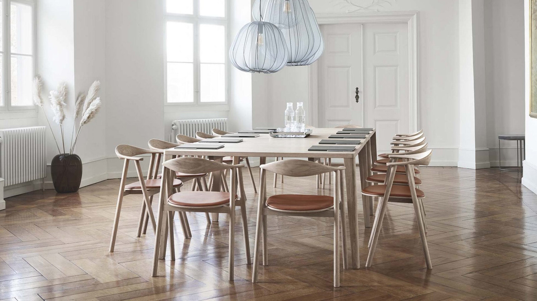 Bolia Swing Meeting Chairs With Upholstered Seat At Table In Dining Setting