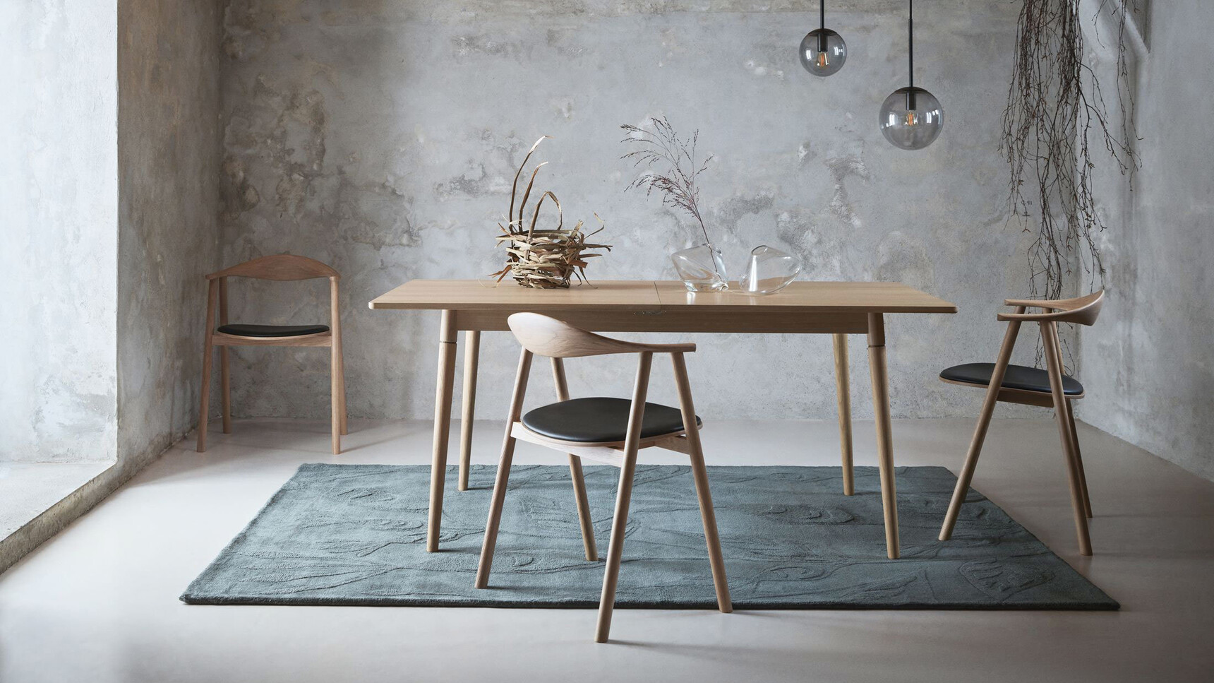 Bolia Swing Meeting Chairs With Upholstered Seat At Table Family Image