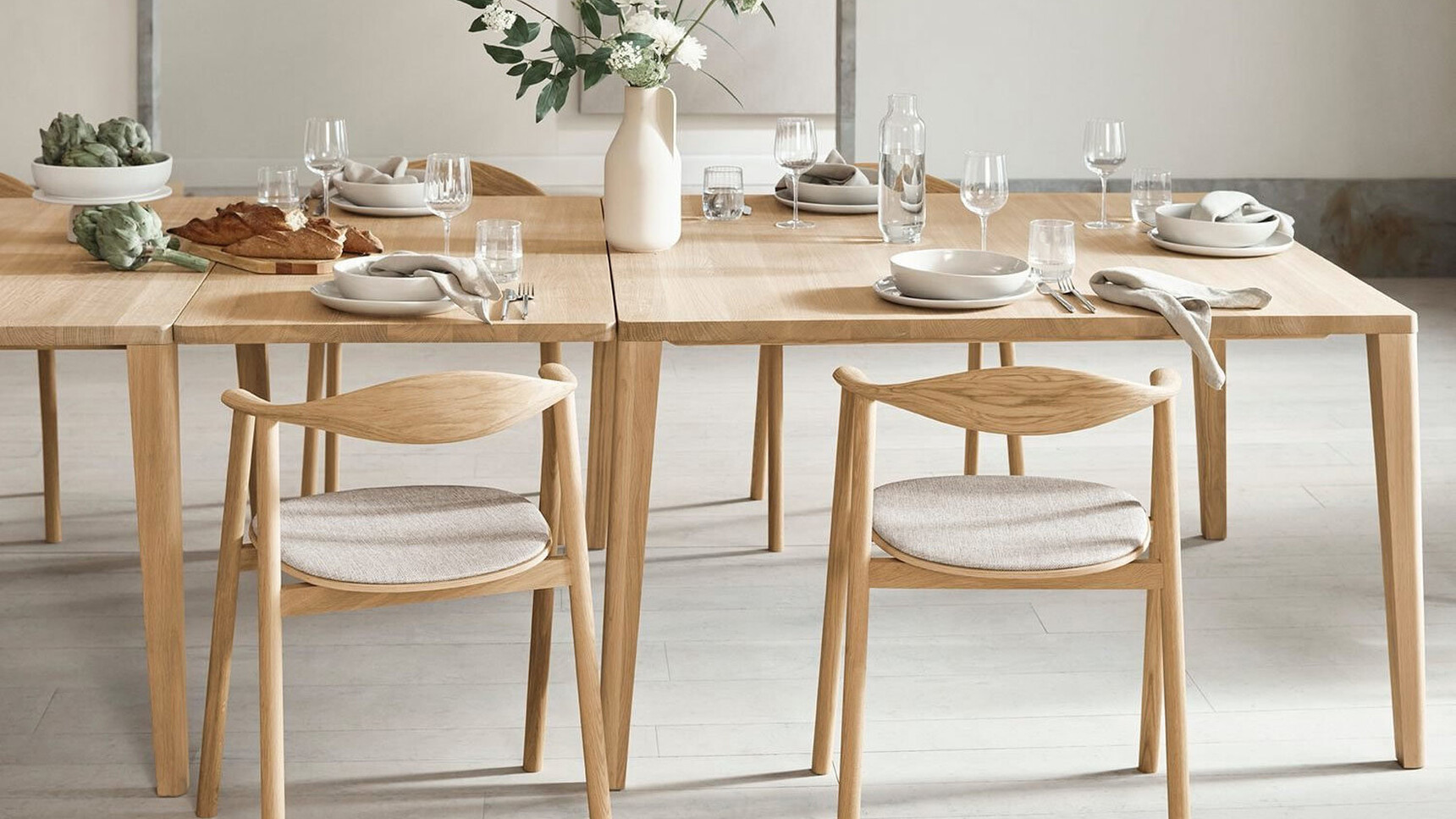 Bolia Swing Meeting Chairs With Upholstered Seat At Tables Family Image