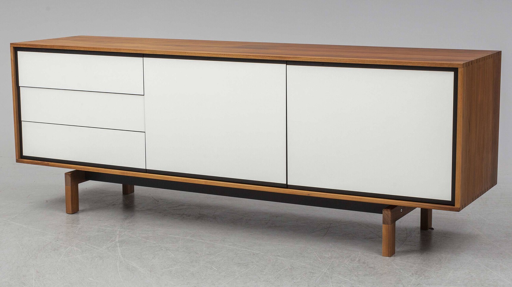 Bolia Floow Sideboard Large White Finish Family Image