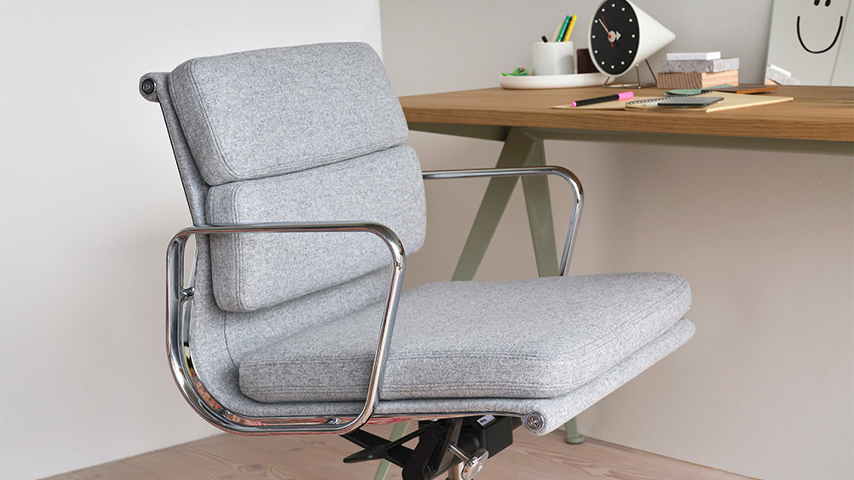 Vitra Charles & Ray Eames Soft Pad EA231 Chair At Home Office Desk Detail Image
