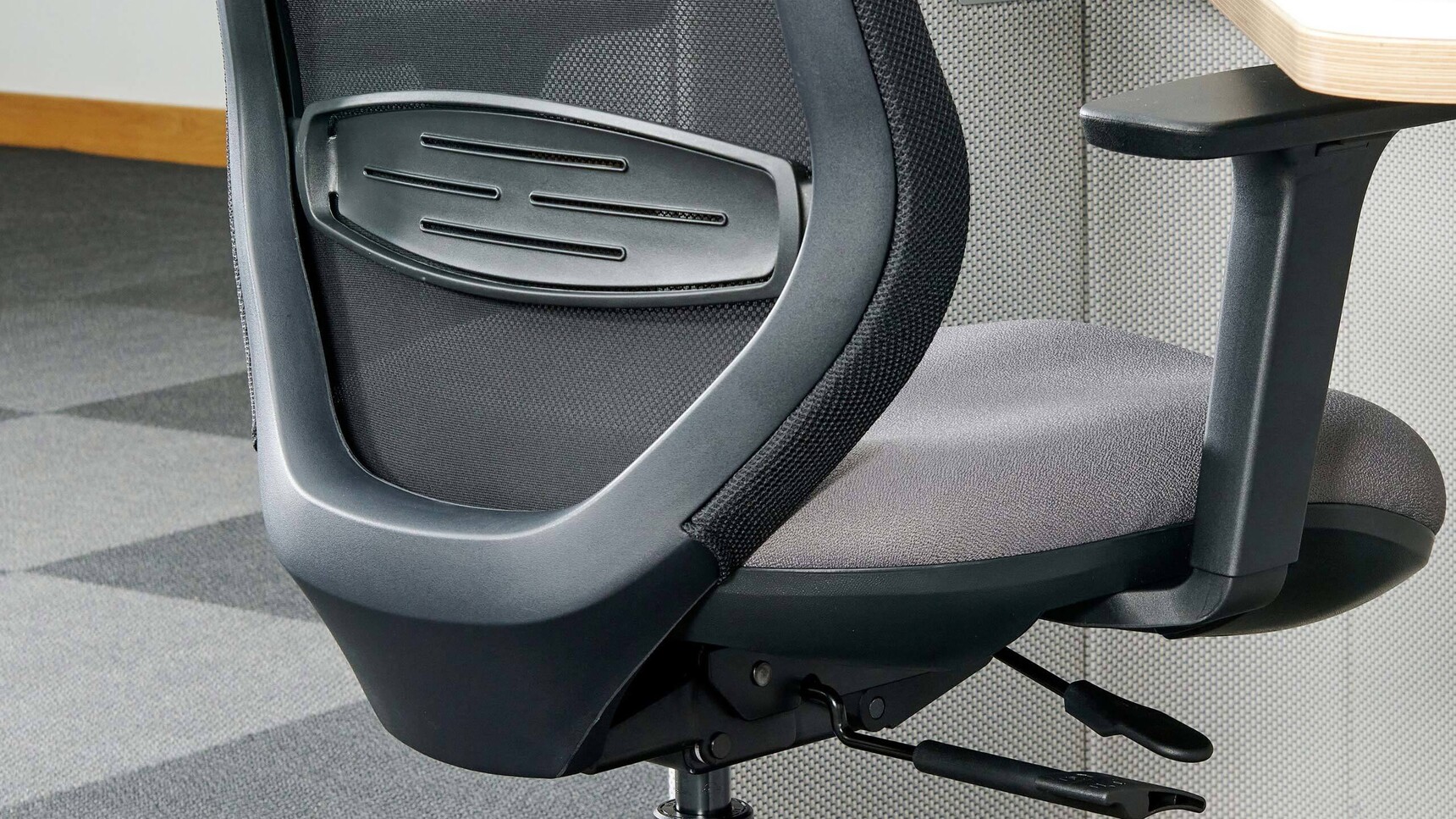 Ocee Design Emi Mesh Back Office Chair Detail Image