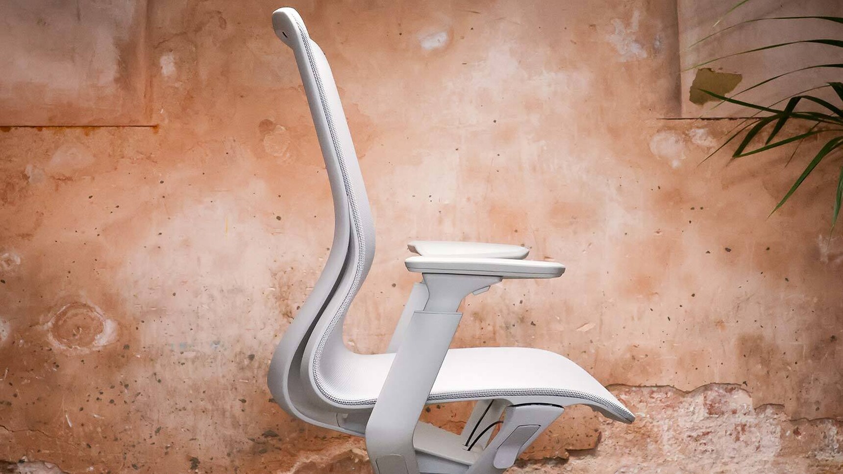 Haiken Hunt Mesh Back Office Chair White Finish Side Detail Image