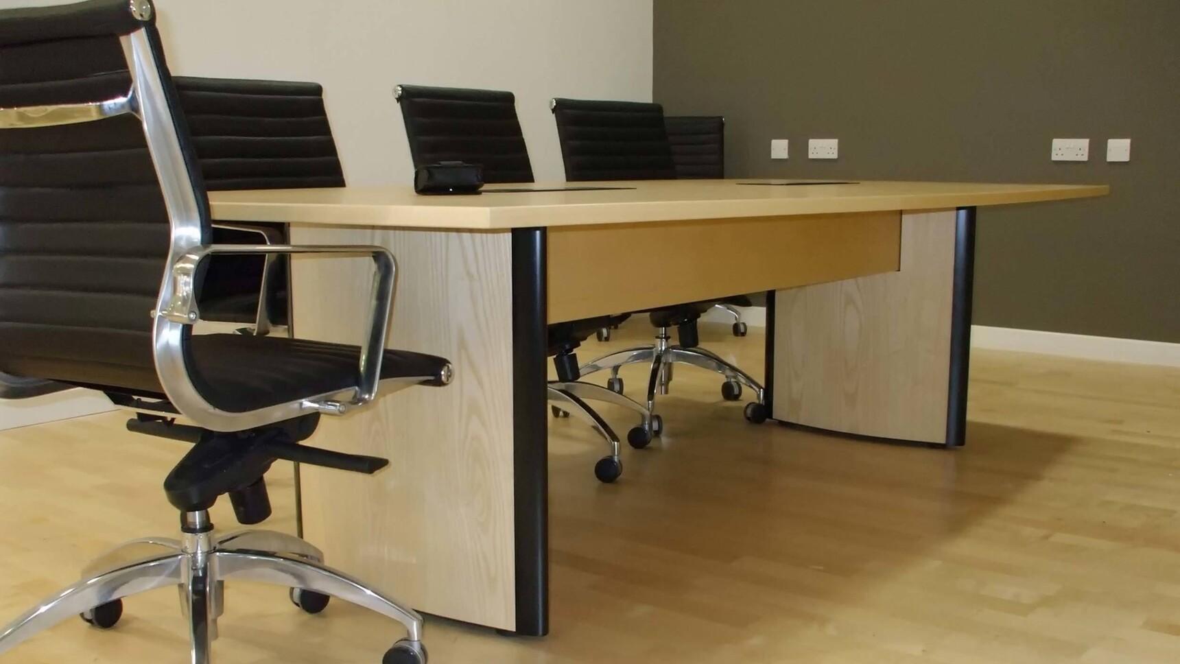 Elite Office Furniture Aerofoil Boardroom Table Wood Finish With Chairs Family Image