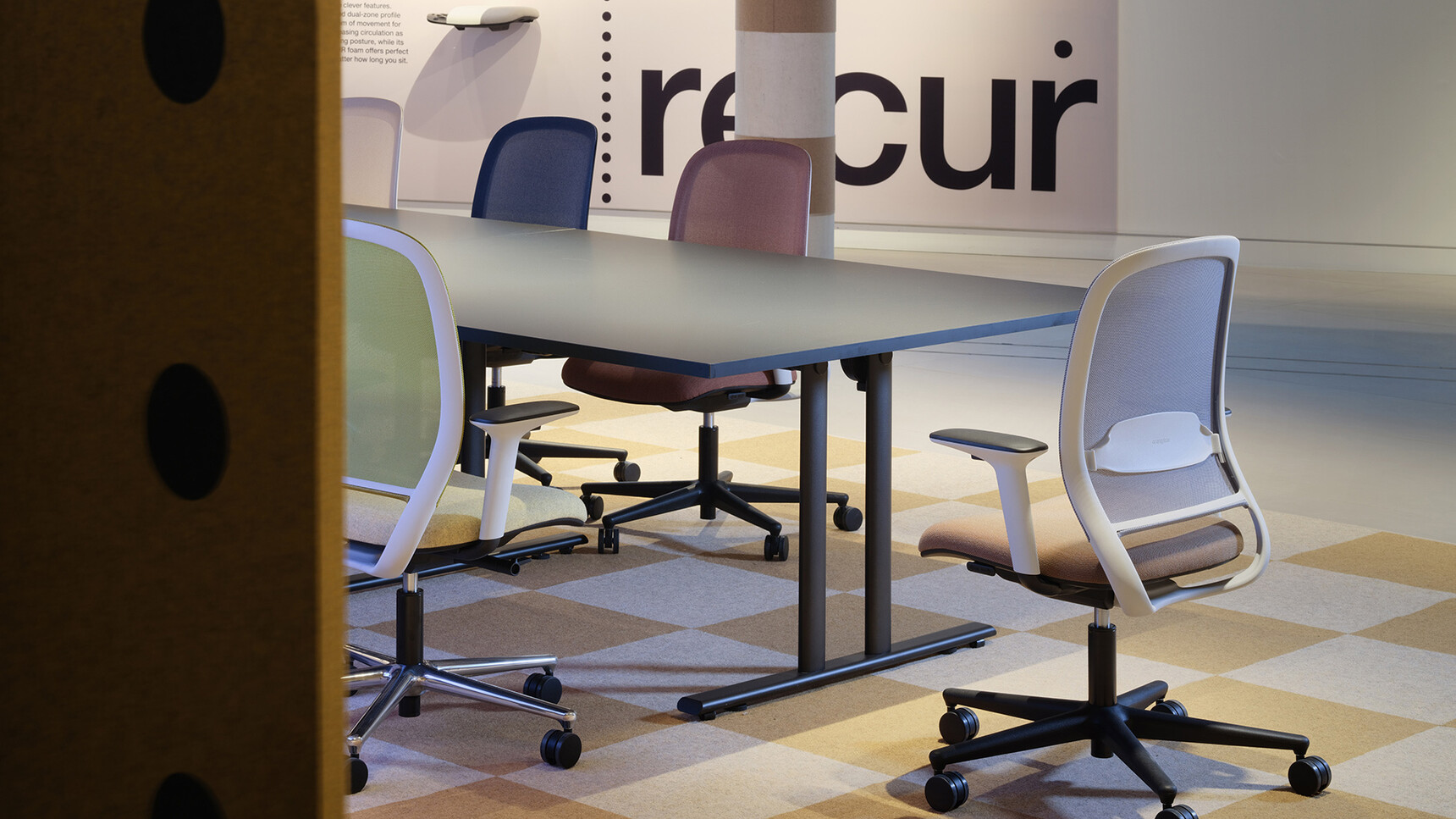 Orangebox Recur Mesh Back Office Chair At Table Detail Image