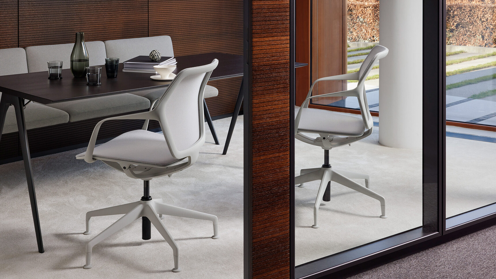 Brunner Ray Work Universal Mesh Swivel Chairs With Armrests On Glides In Office Environment
