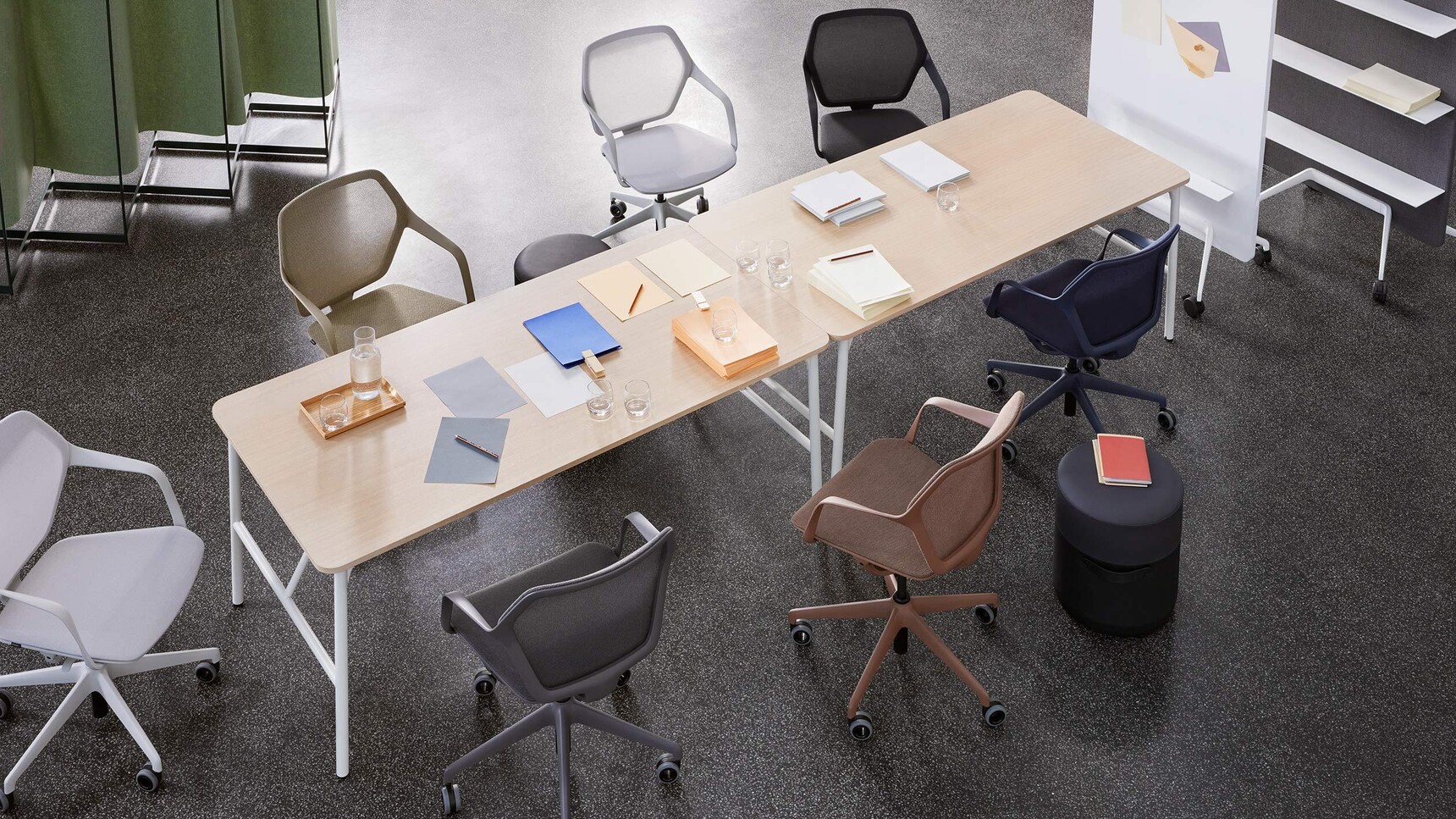 Brunner Ray Work Universal Mesh Swivel Chairs With Armrests On Castors At Table In Office Environment