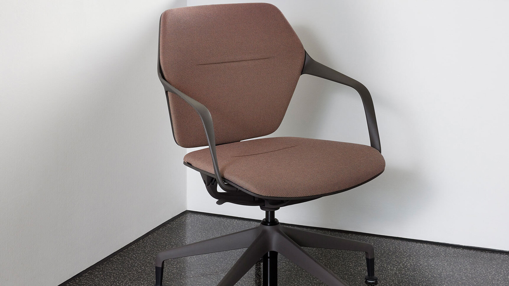 Brunner Ray Work 9225 Clay Dark Kvadrat Stoff 03 Detail Image